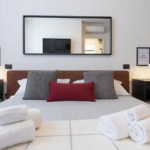 https://fronte-mura-lucca-free-parkingwi-fiac.it-tuscanyhotel.com